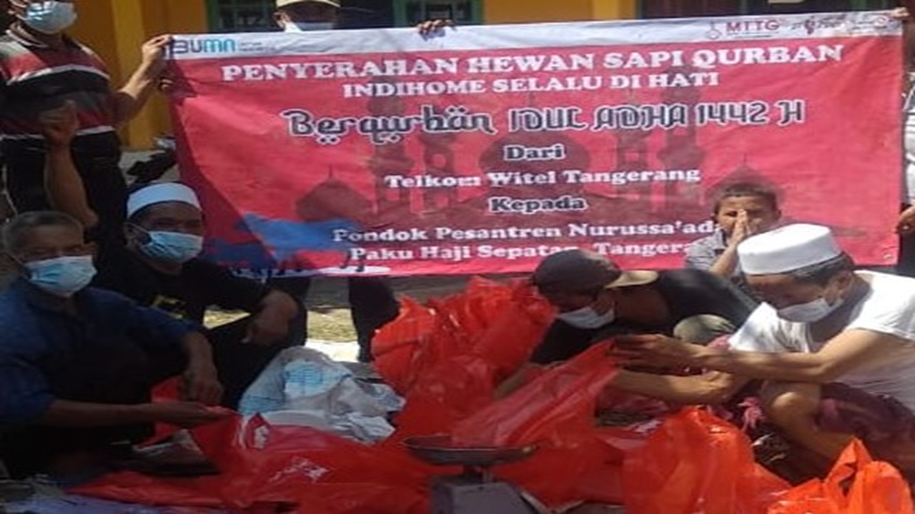 Penyerahan Hewan Qurban Telkom Witel Tangerang Kepada Pesantren Nurussaadah